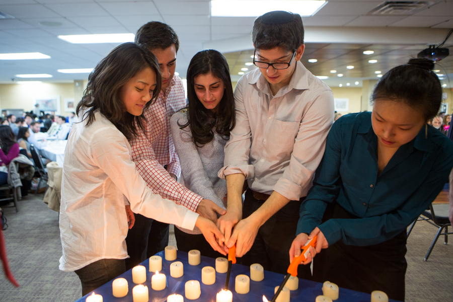 Einstein students team to light a candlesin memory of their cadaver teachers